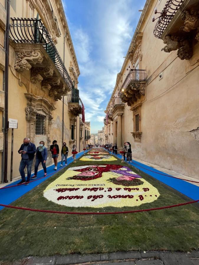 Hercules Suites Noto Exteriér fotografie